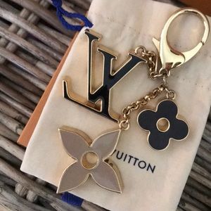 Large LV Fleur key chain